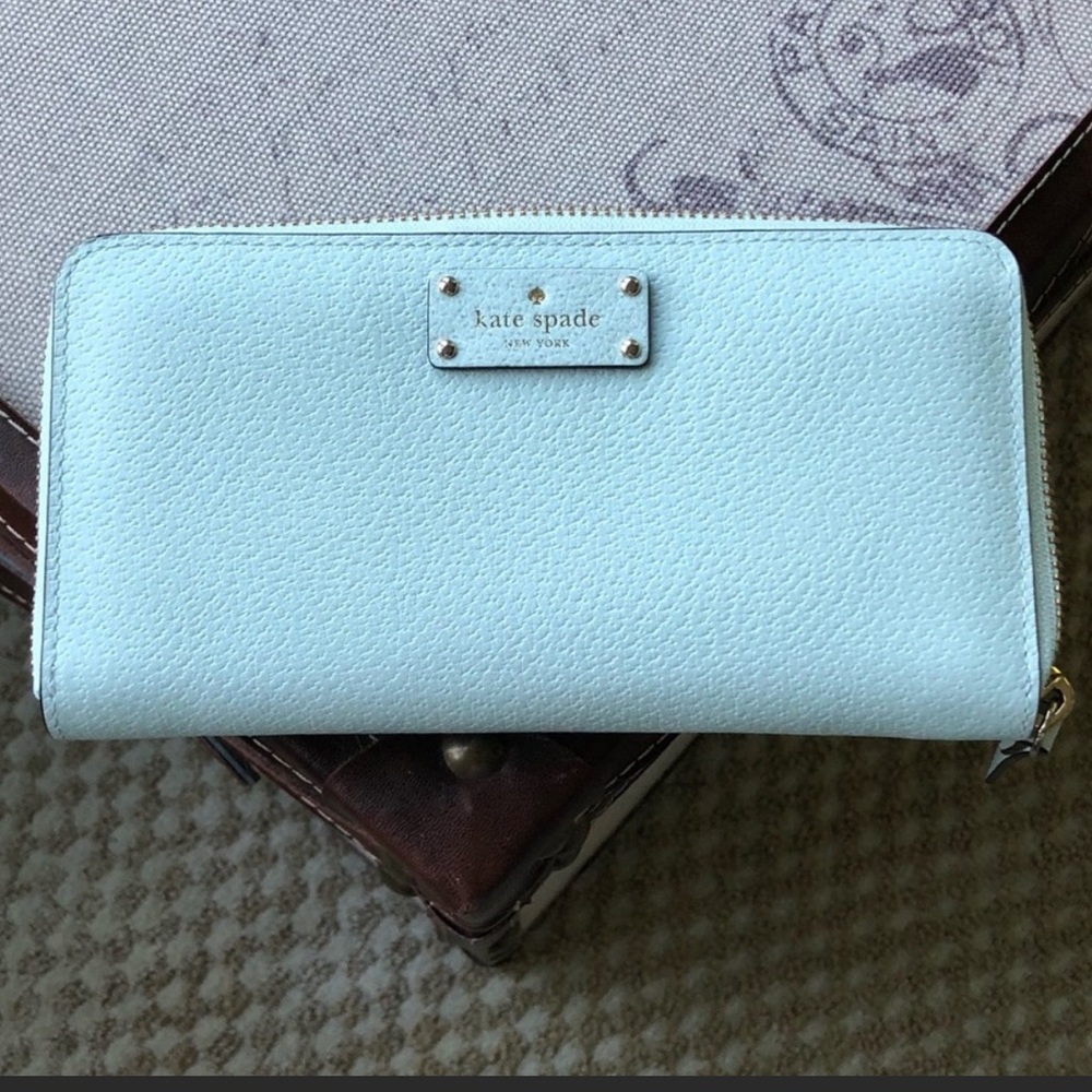 NWOT 💯 Authentic Kate Spade Zipper Wallet